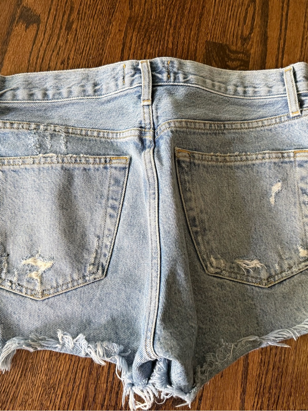AGOLDE PARKER VINTAGE CUT OFF SHORT IN SWAPMEET - Picture 3 of 3